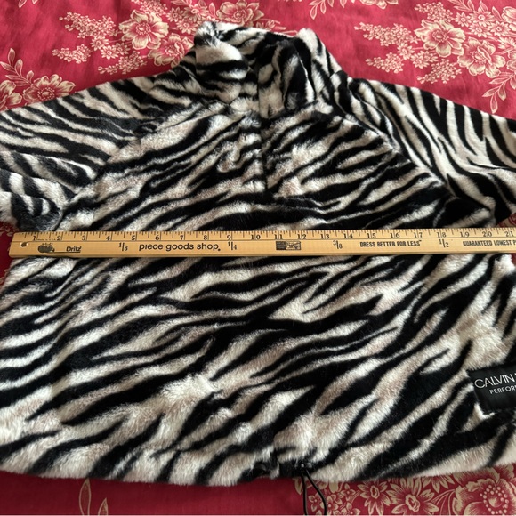 Calvin Klein Performance Zebra Print Fuzzy Half Zip Pull-Over Jacket Size M - Picture 10 of 11